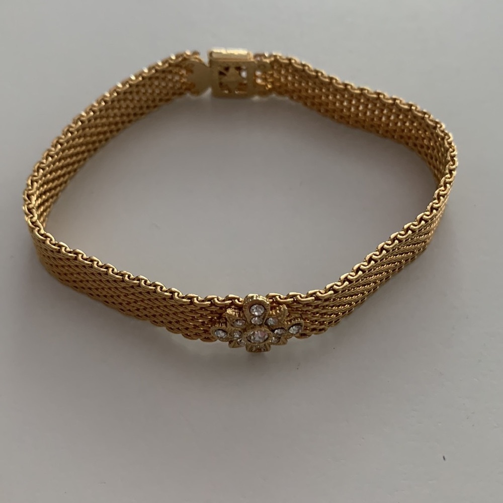 Gold bracelet with cubic zirconia stones